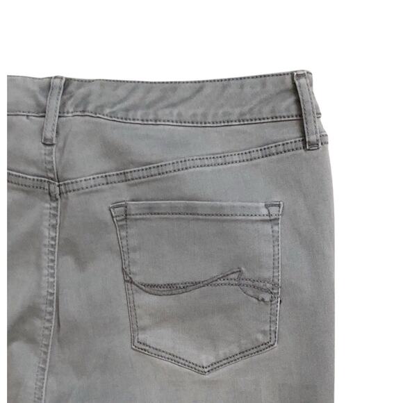 GLORIA VANDERBILT Womens 16 Short Gray Slimming Effect Bridget Slim Leg Jeans - Picture 3 of 8